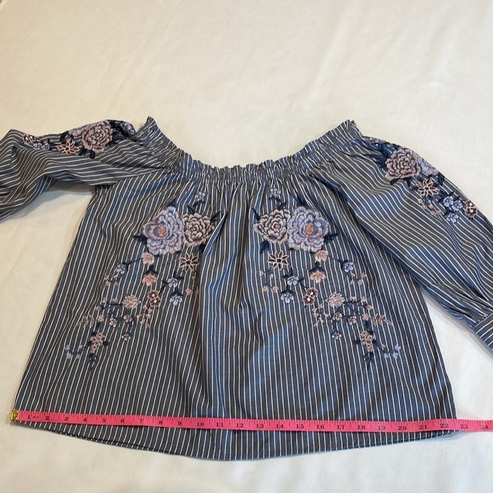 🎈AMERICAN EAGLE off shoulder striped embroidered floral top Size XS - Picture 14 of 16